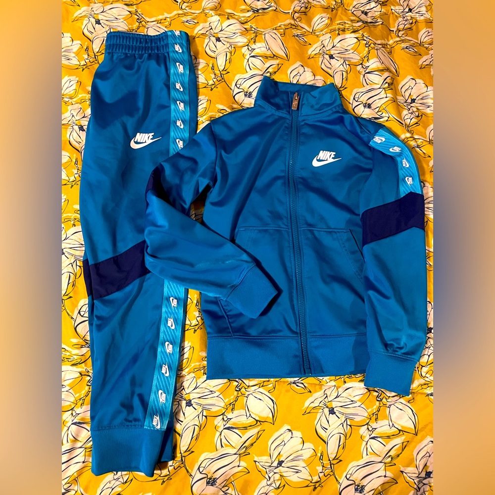Boys Nike Track Suit